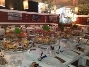Belle table coquillages et crustacés